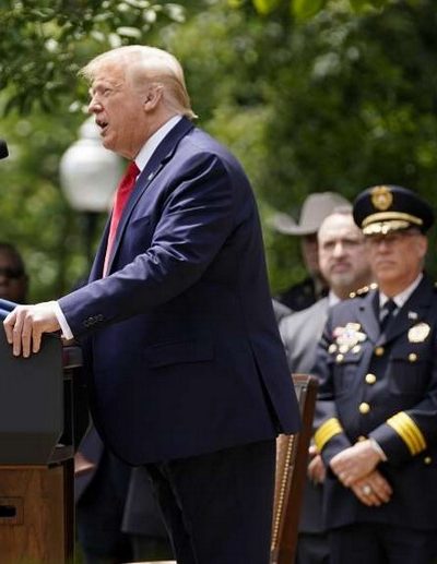 Trump signs executive order on policing